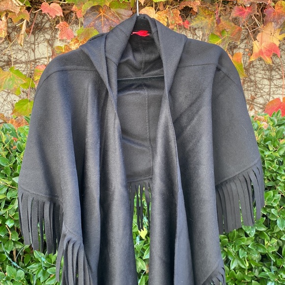 Shamask Cashmere and wool thick black fringe cape - Picture 4 of 14